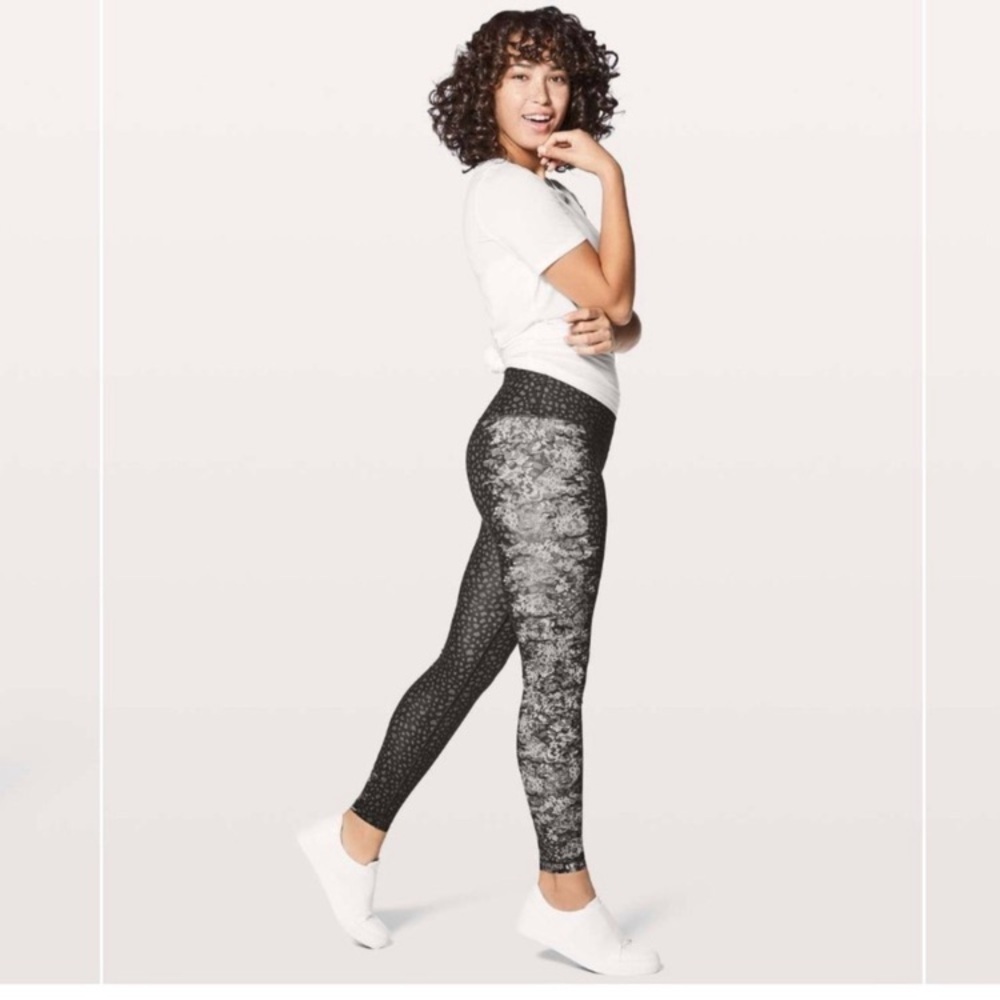 Lululemon Wunder Under HiRise Tight 28"
Overlace Wunderunder HR Ice Grey Black 6